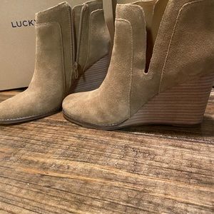 LUCKY BRAND  Cozy Fall Tan Suede Zip-up Booties.